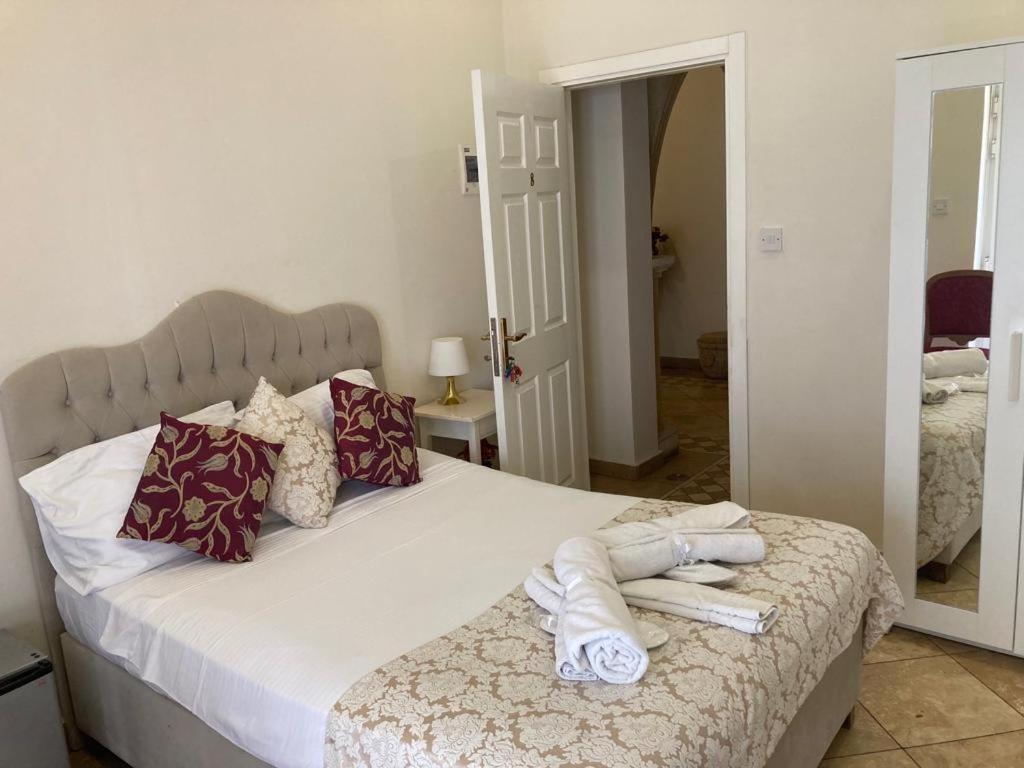 Lord'S Residence Boutique Hotel Kyrenia  Bagian luar foto